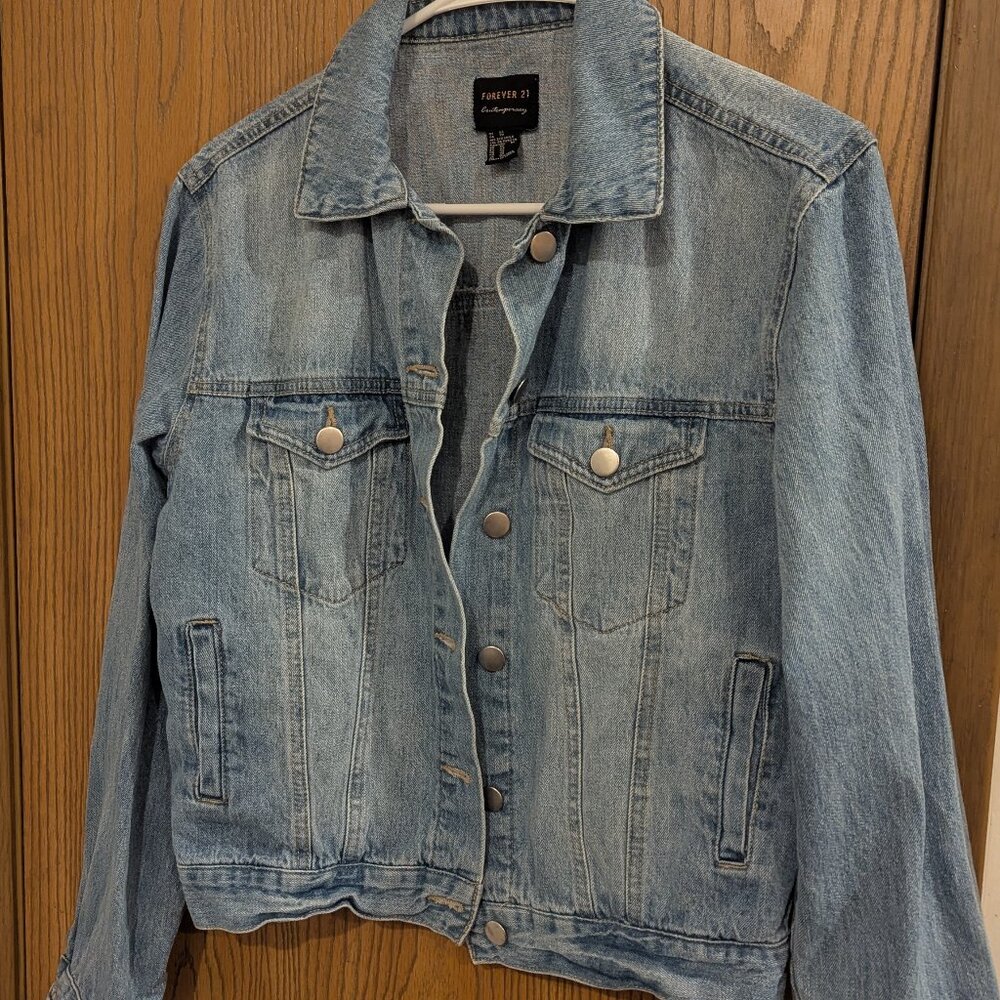 Forever 21 Classic Denim Jean‎ Jacket with Silver Tone Hardware-XS